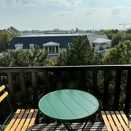 Cabourg: 2 Pieces, Proche Plage, Balcon, Wifi - Fr-1-487-374 * 卡布尔